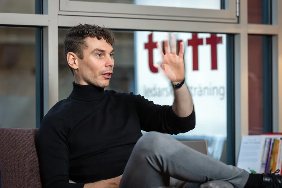 A participant speaking and gesturing during a Tuff discussion.